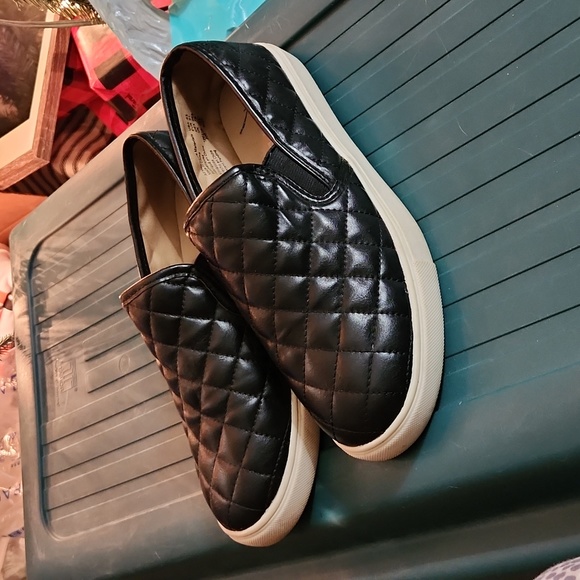 Black and White Quilted Slip-On Shoes Size 9 - Picture 1 of 8